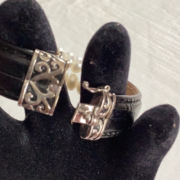 Pearl and black leather bracelet - Picture 4 of 7